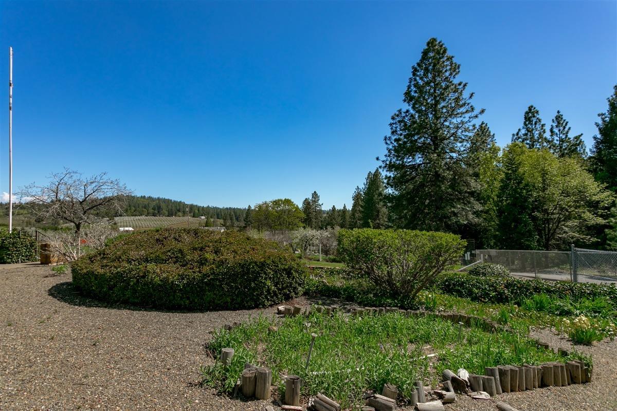 Apple Vista Lane, Camino, California image 22