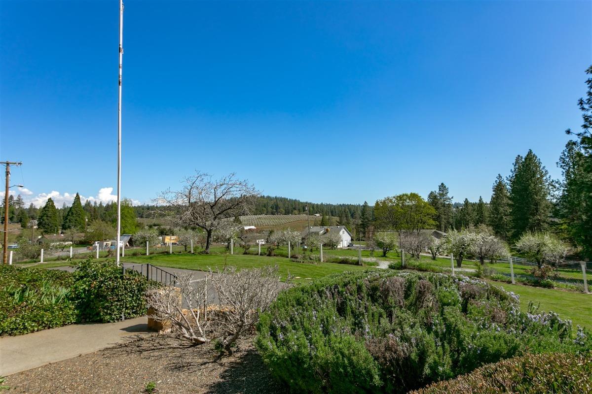 Apple Vista Lane, Camino, California image 3