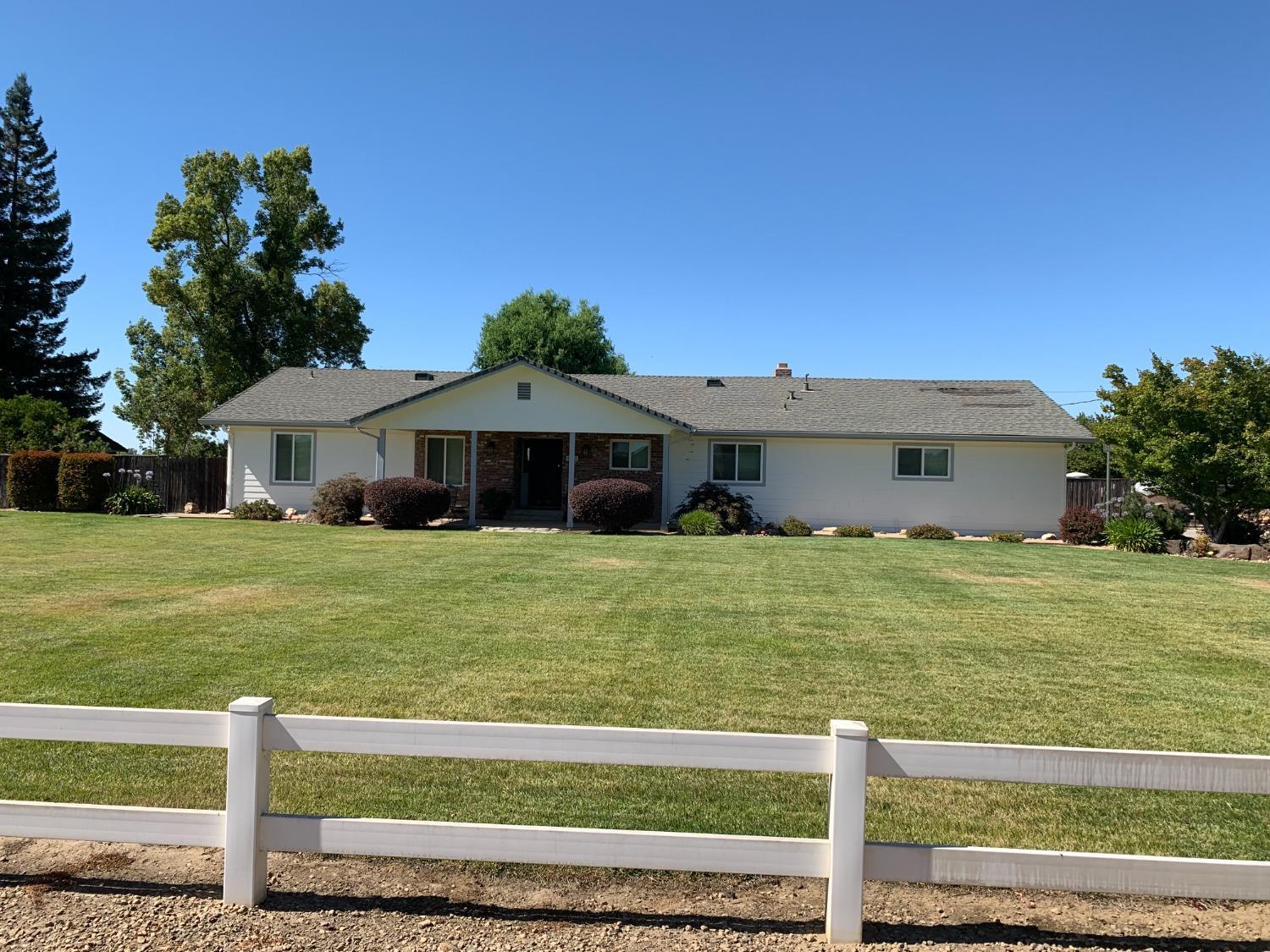 Photo of 5201 E Woodbridge Rd in Acampo, CA