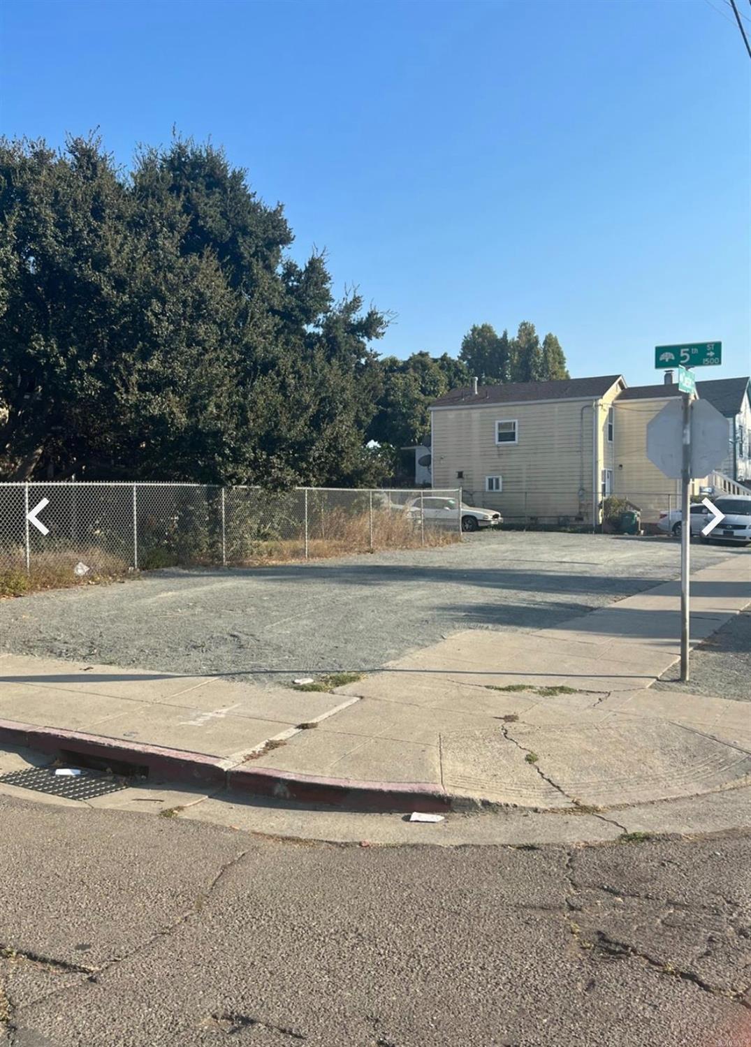 Photo of 1495 5th St in Oakland, CA