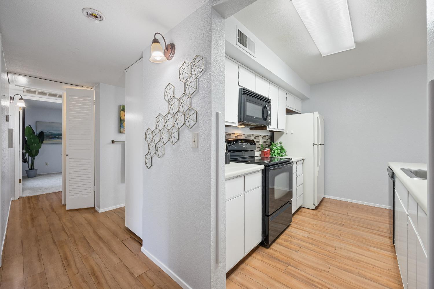 Photo #19: 223065812 Listing: Photo #19