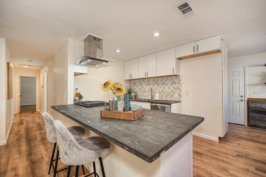 Photo of 6351 Eldon Ave in Loomis, CA