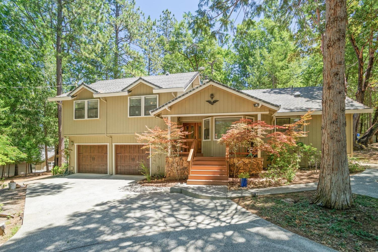 Photo of 6069 Green Leaf Ln in Foresthill, CA