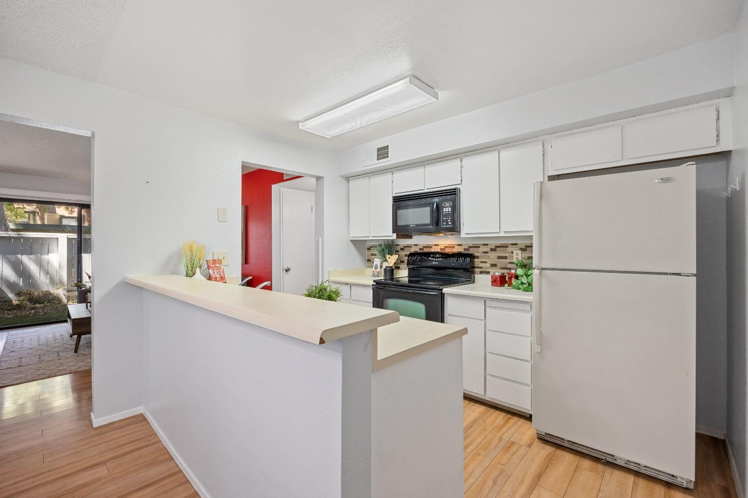 Photo #16: 223065812 Listing: Photo #16
