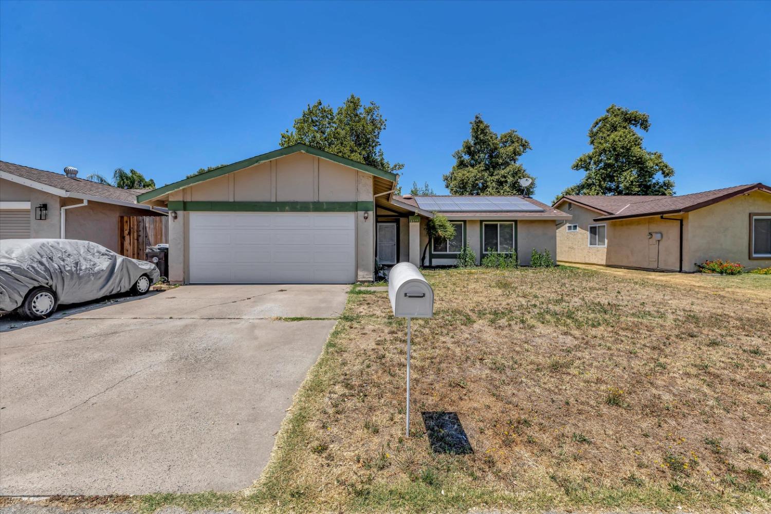 Photo of 6377 E Navion Dr in Citrus Heights, CA
