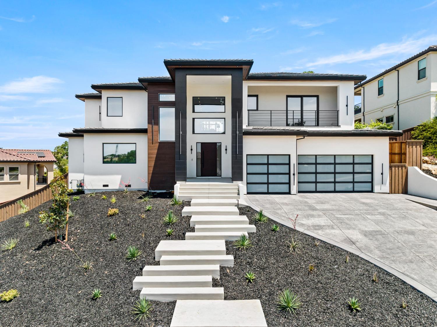 Photo of 590 Sundahl Dr in Folsom, CA