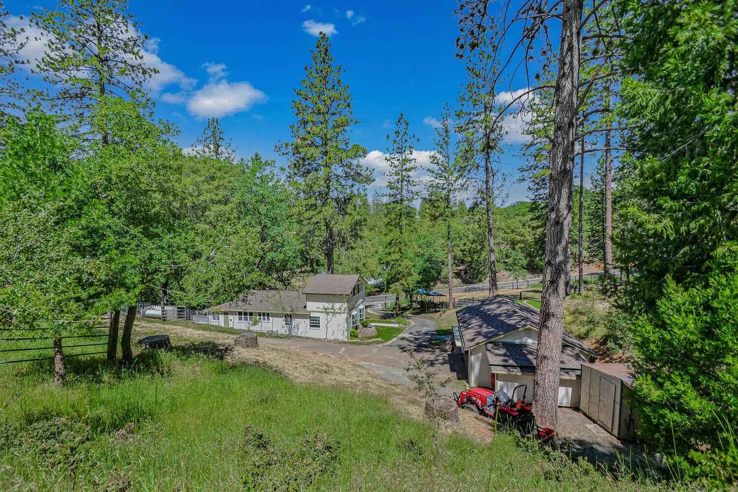Photo of 17630 Ridge Rd in Pine Grove, CA