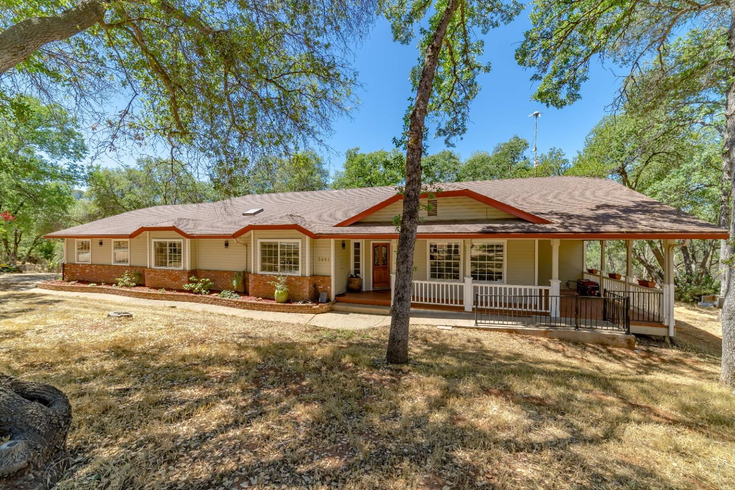 Photo of 3251 Grandview Cir in Shingle Springs, CA
