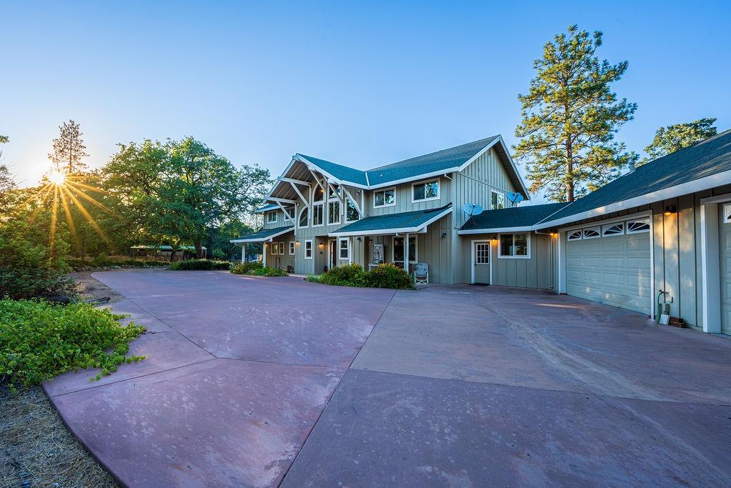 Photo of 12533 Empty Diggins Ln in Rough And Ready, CA