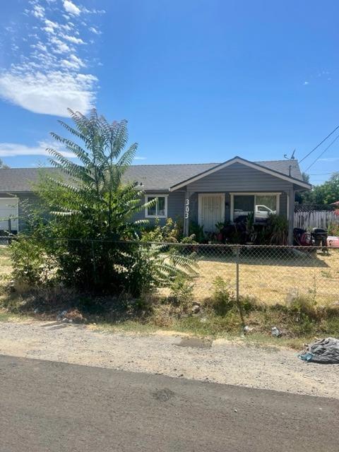 Photo of 303 S Gertrude Ave in Stockton, CA