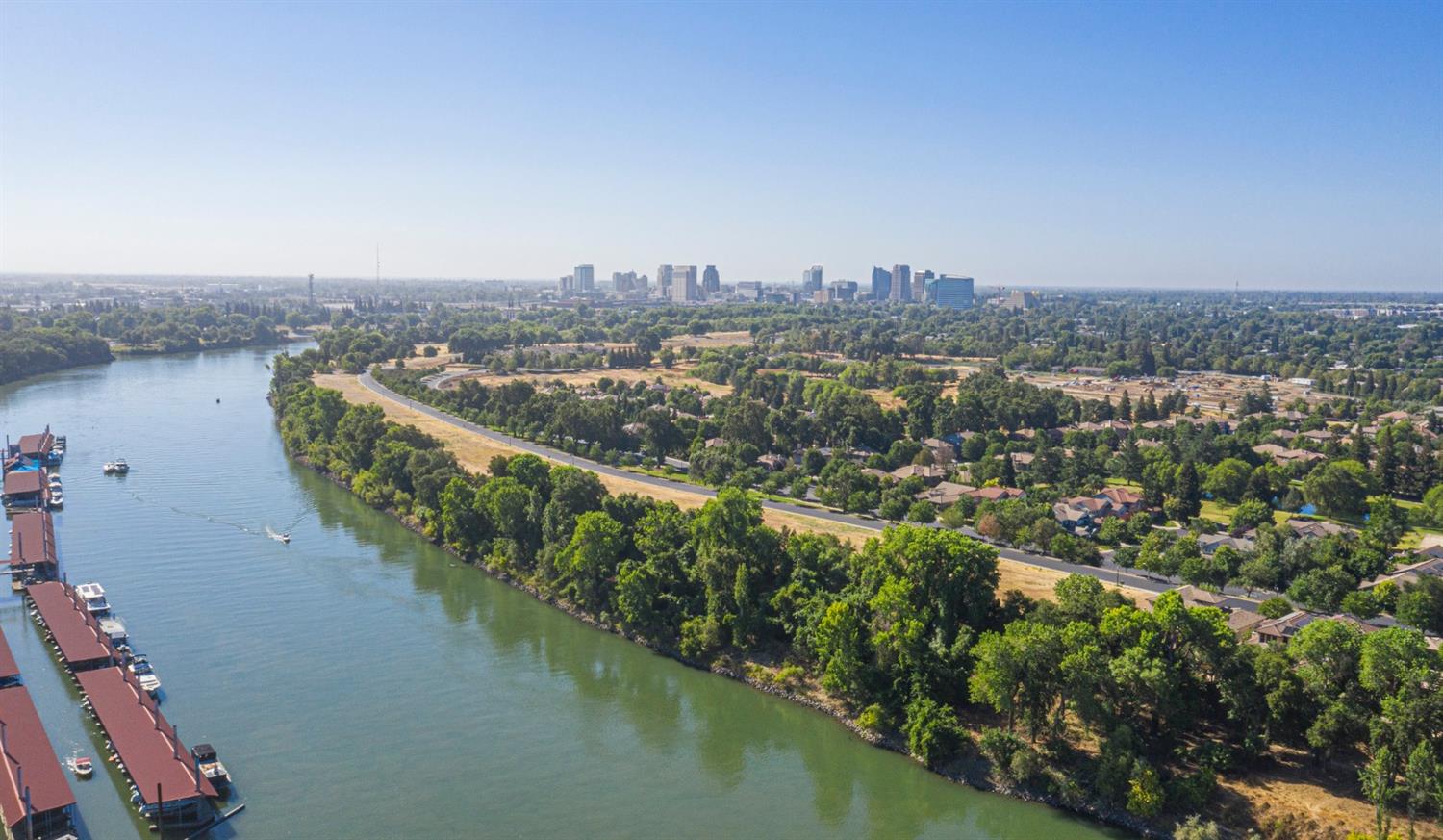 Photo of 868 Rivercrest Dr in West Sacramento, CA