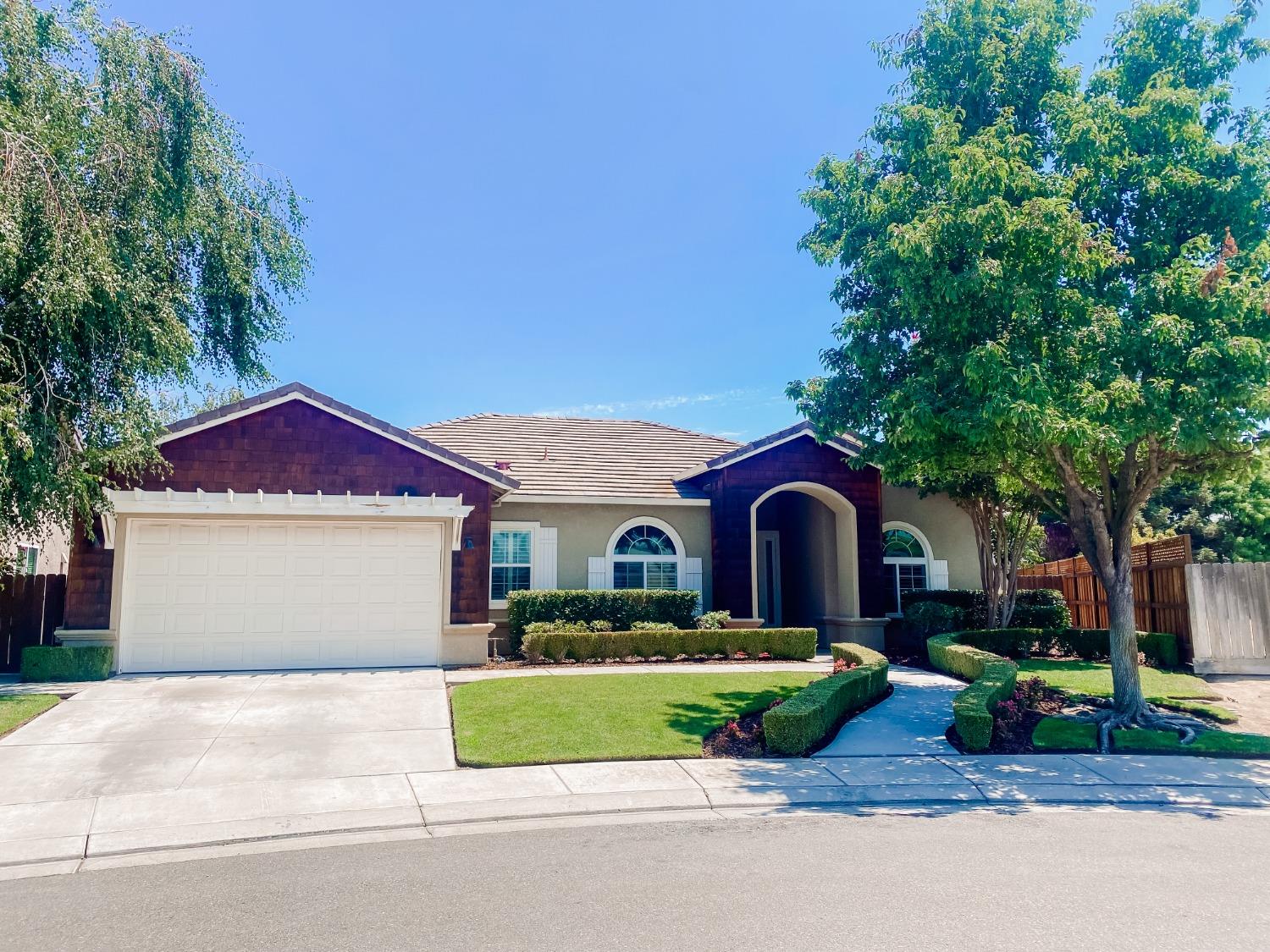 Photo of 1696 Autumn Ln in Escalon, CA