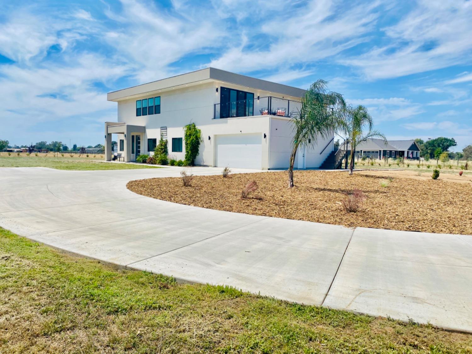 Photo of 8600 Cherrington Ln in Elk Grove, CA