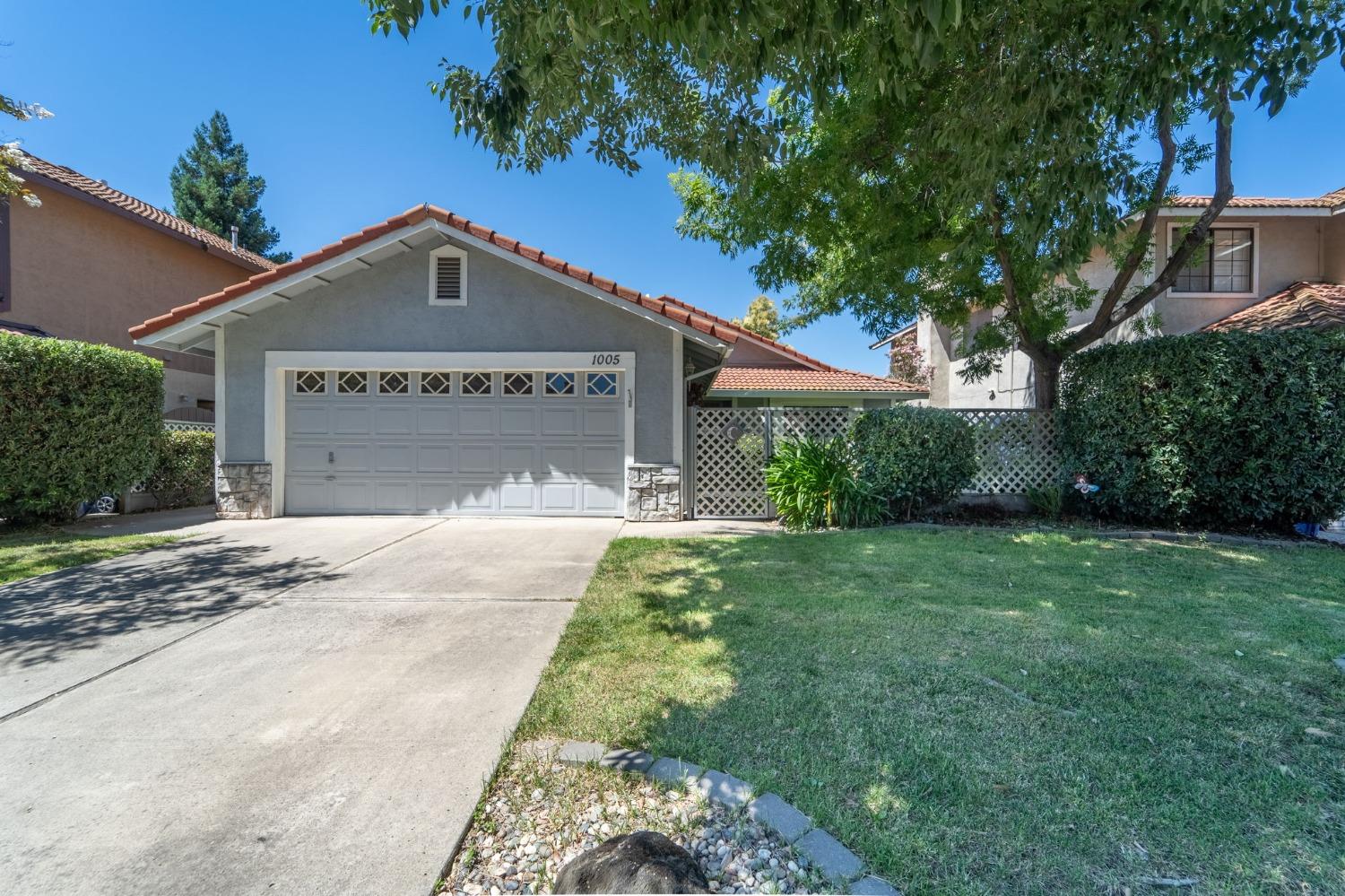 Detail Gallery Image 1 of 1 For 1005 Narvik Ln, Modesto,  CA 95350 - 3 Beds | 2 Baths