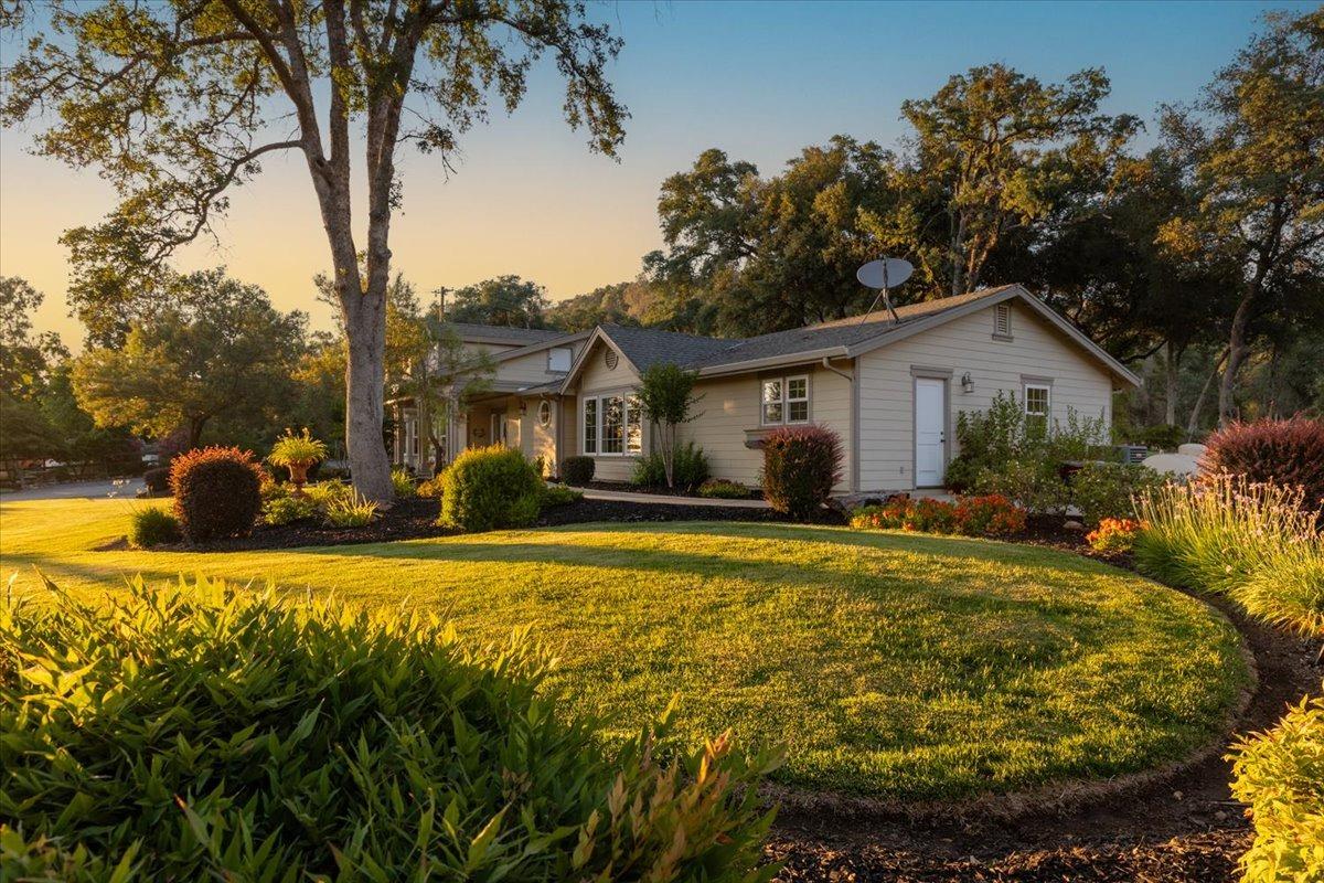 Photo of 14015 Bell Brook Dr in Auburn, CA