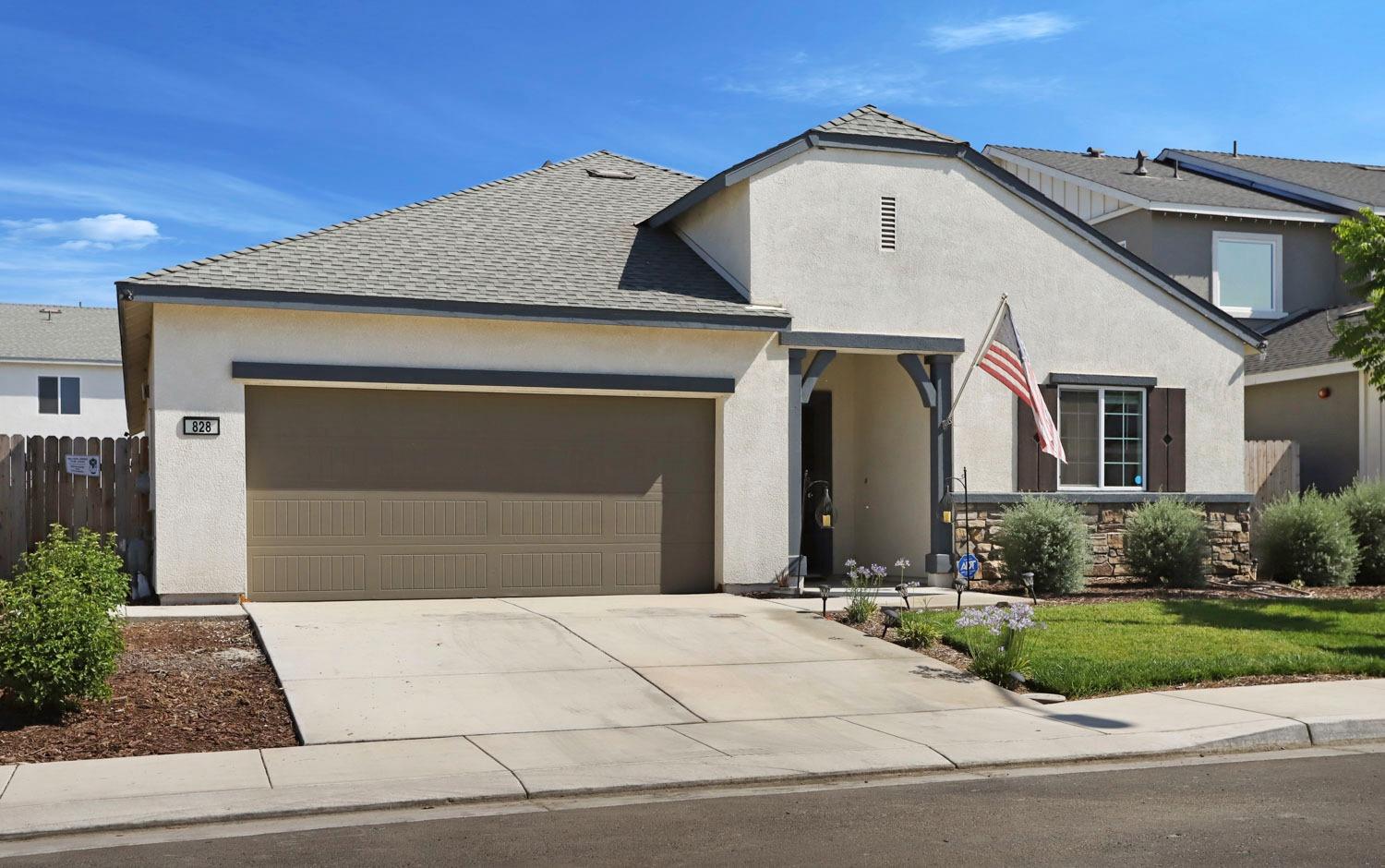 Detail Gallery Image 1 of 1 For 828 Somerset Way, Patterson,  CA 95363 - 3 Beds | 2 Baths