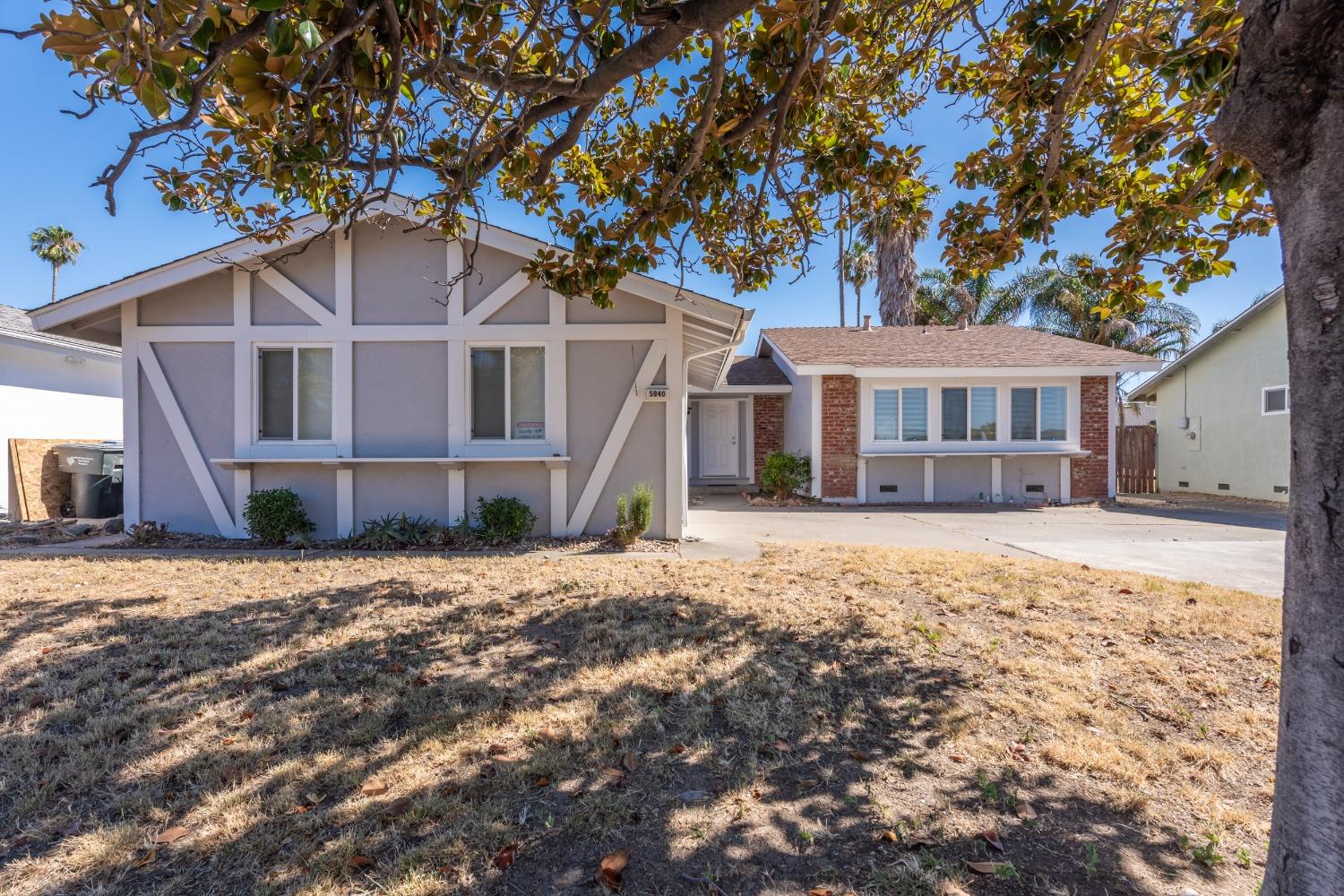 Detail Gallery Image 1 of 1 For 5940 Valley Hi Dr, Sacramento,  CA 95823 - 3 Beds | 2 Baths