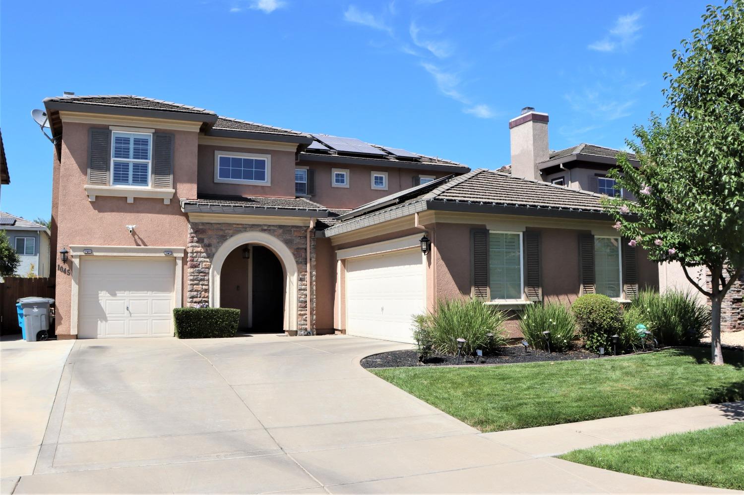 Photo of 1045 Tres Picos Dr in Yuba City, CA