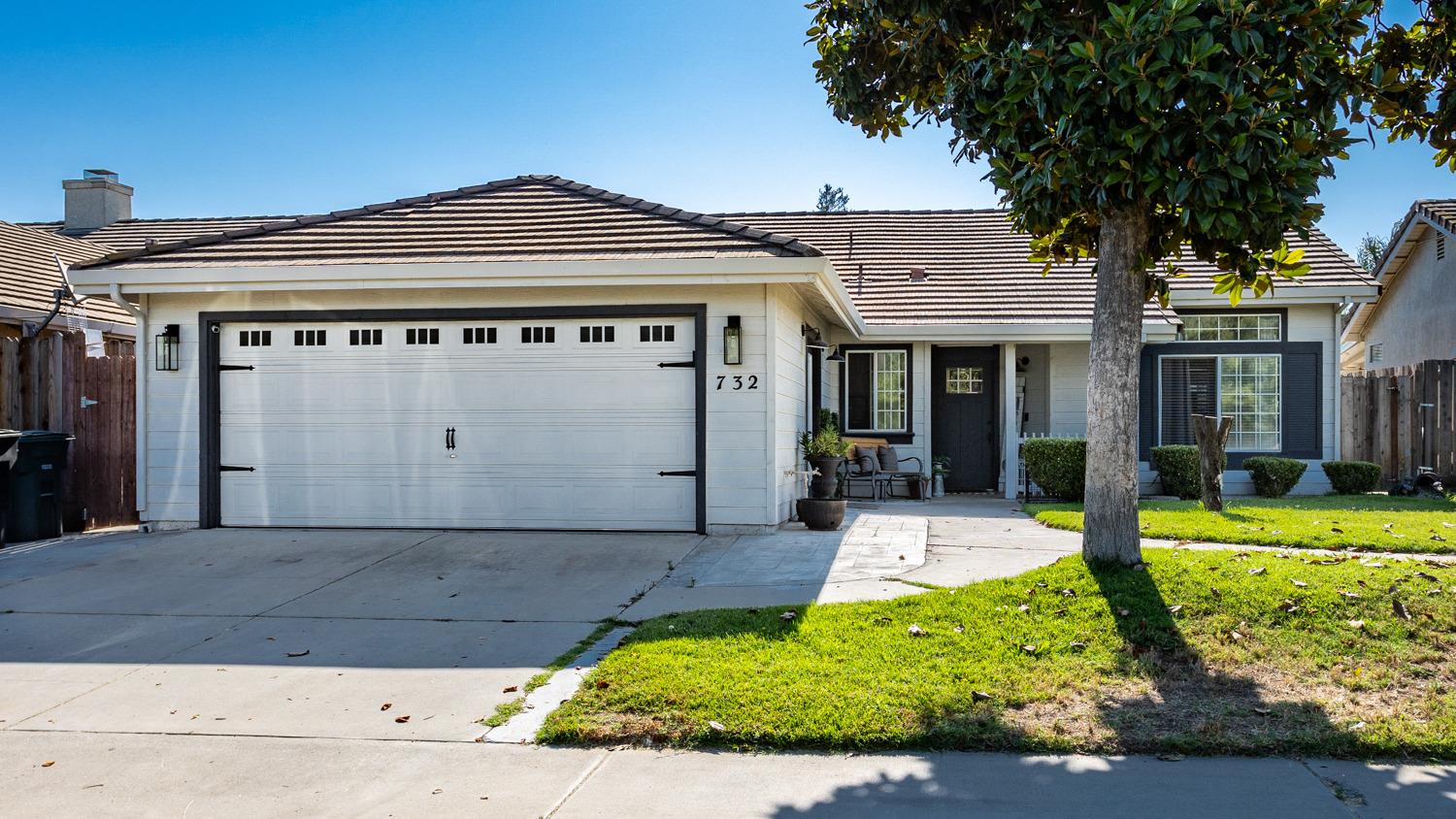 Photo of 732 Dwight Wy in Livingston, CA