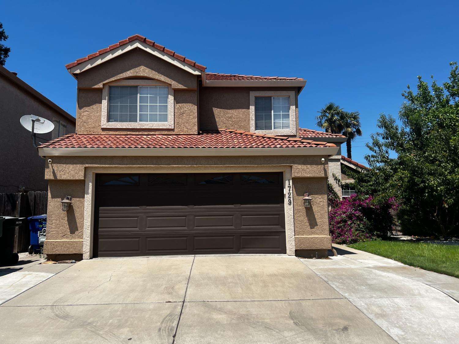 Detail Gallery Image 1 of 1 For 1729 Mark Mead Ln, Modesto,  CA 95356 - 5 Beds | 2/1 Baths