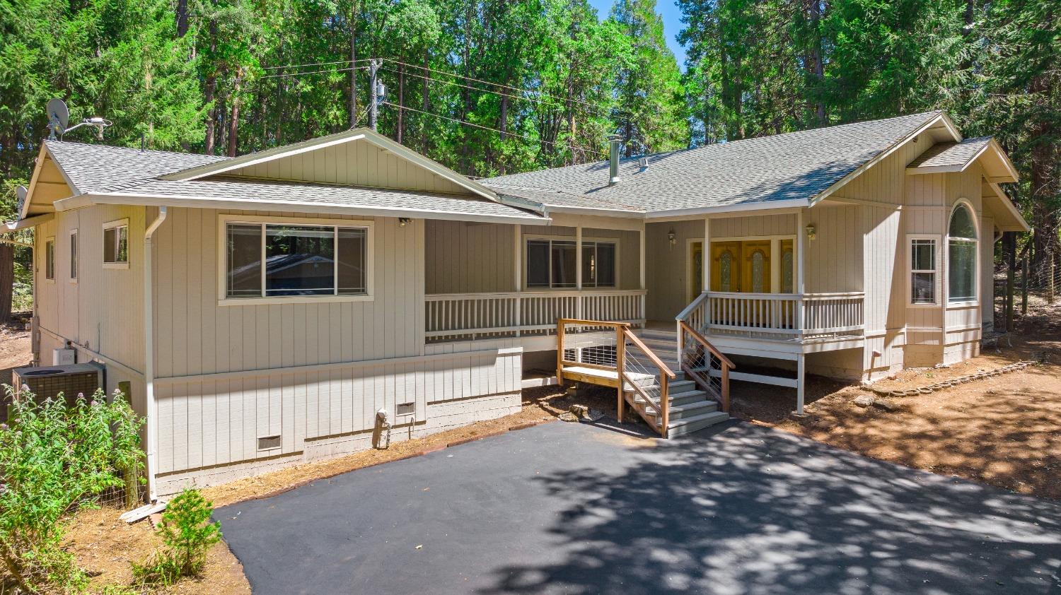 Photo of 14478 Little Hill Ln in Grass Valley, CA