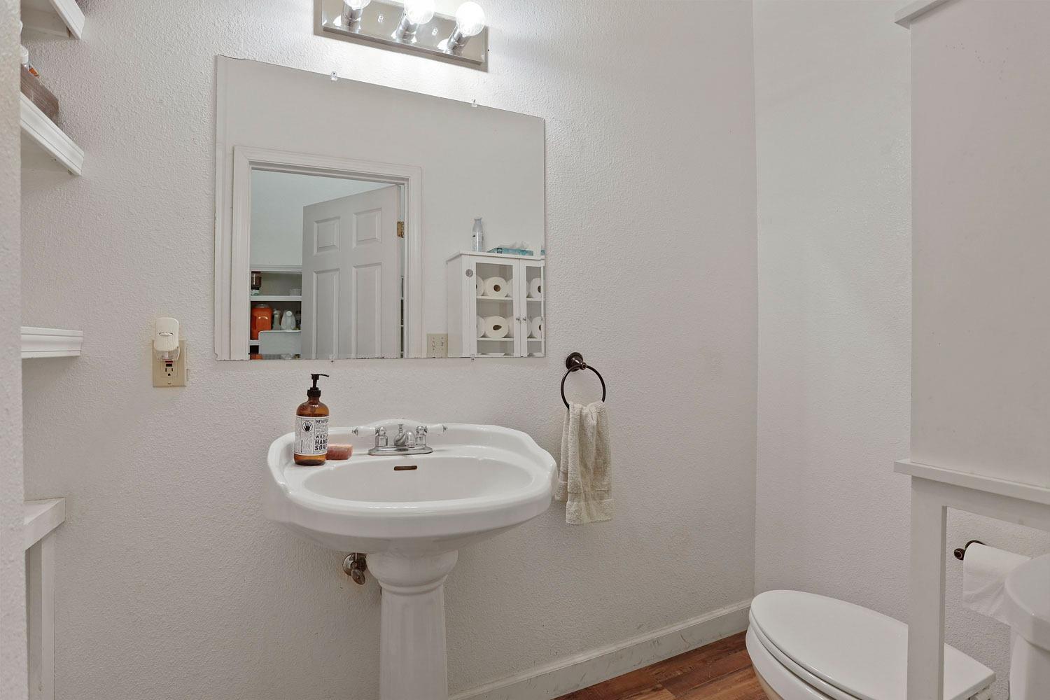 Detail Gallery Image 35 of 81 For 23600 N Kennefick Rd, Acampo,  CA 95220 - 5 Beds | 2/1 Baths