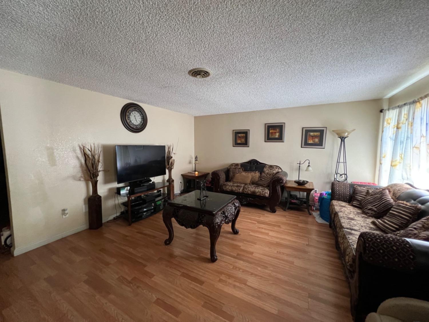 Photo of 1508 Upland Dr in Yuba City, CA