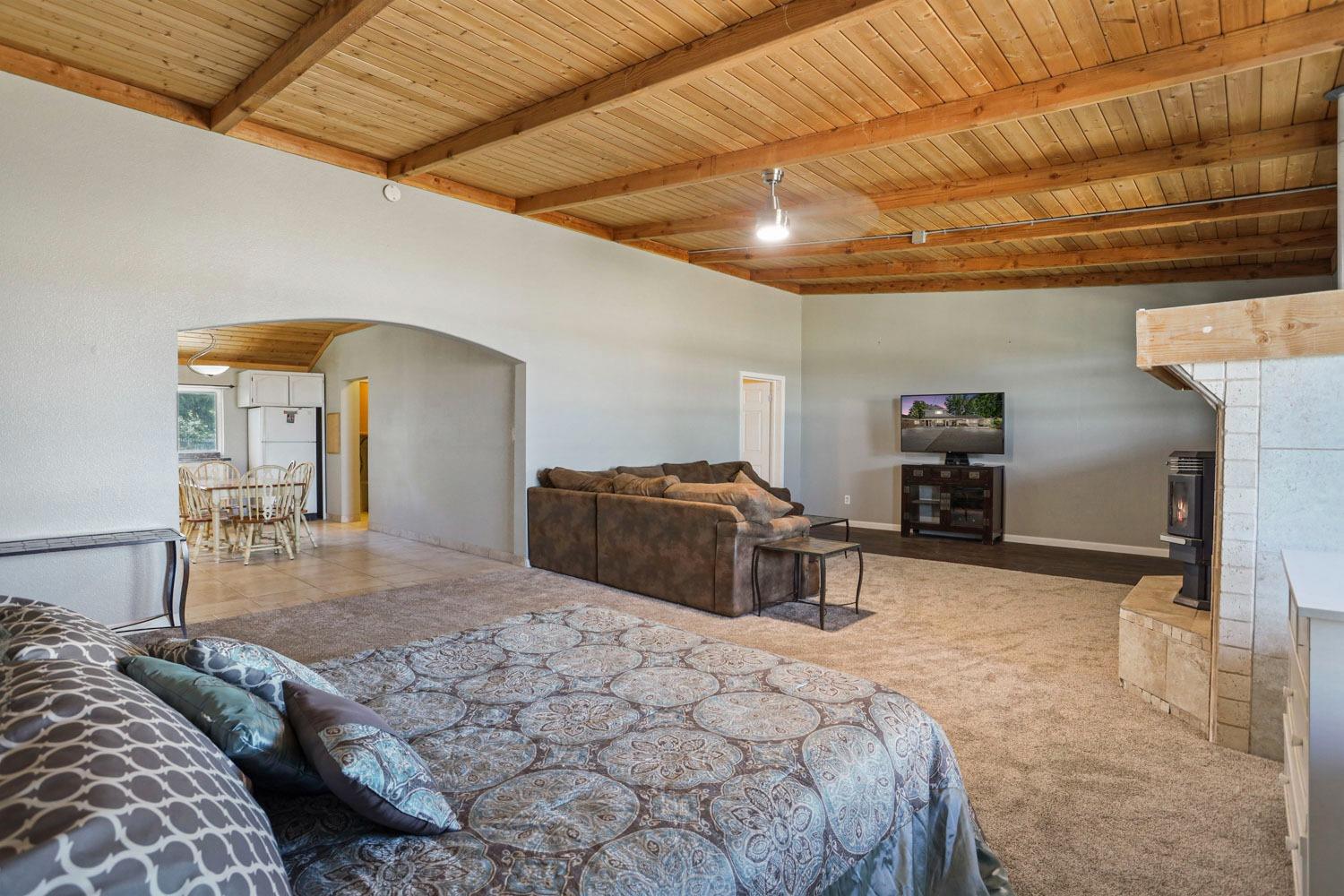 Detail Gallery Image 42 of 81 For 23600 N Kennefick Rd, Acampo,  CA 95220 - 5 Beds | 2/1 Baths