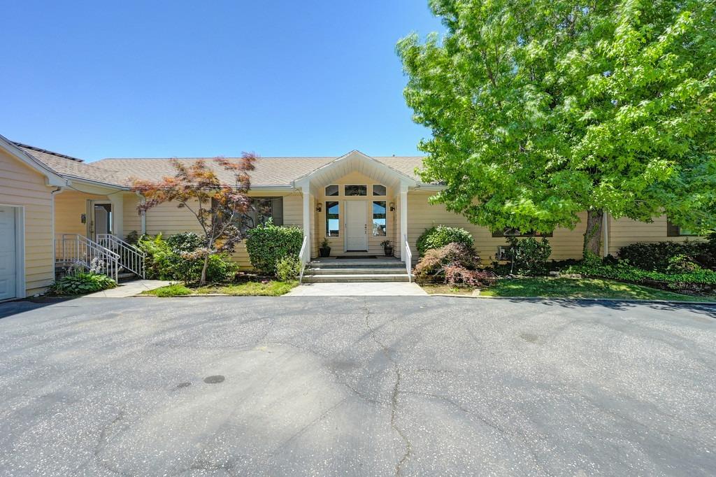 Photo of 633 Coyote Hill Rd in Colfax, CA