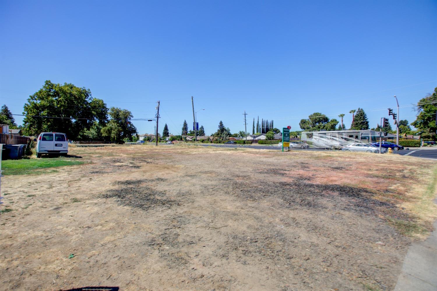 G Street, Merced, California image 9