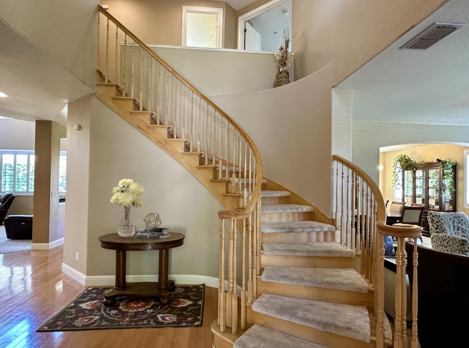 Photo of 6812 Camborne Wy in Rocklin, CA