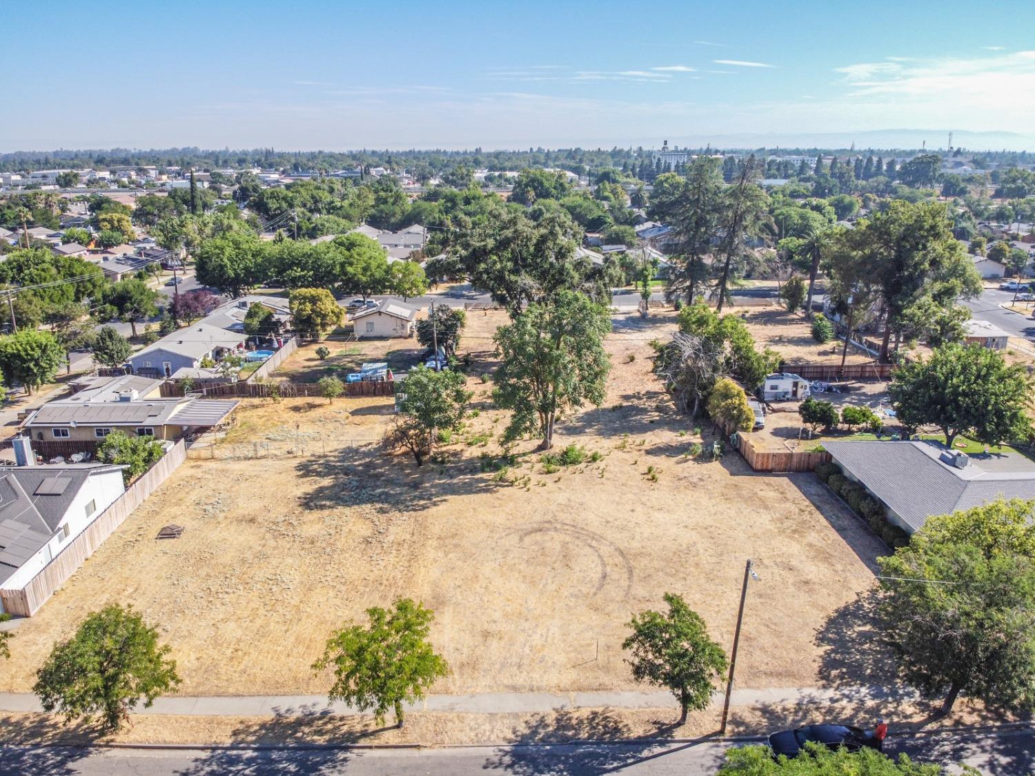 W 10th Street, Merced, California image 1