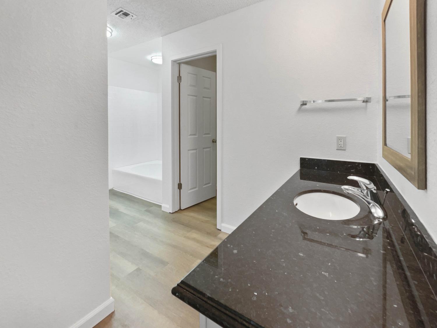 Photo #15: 223074048 Listing: Photo #15
