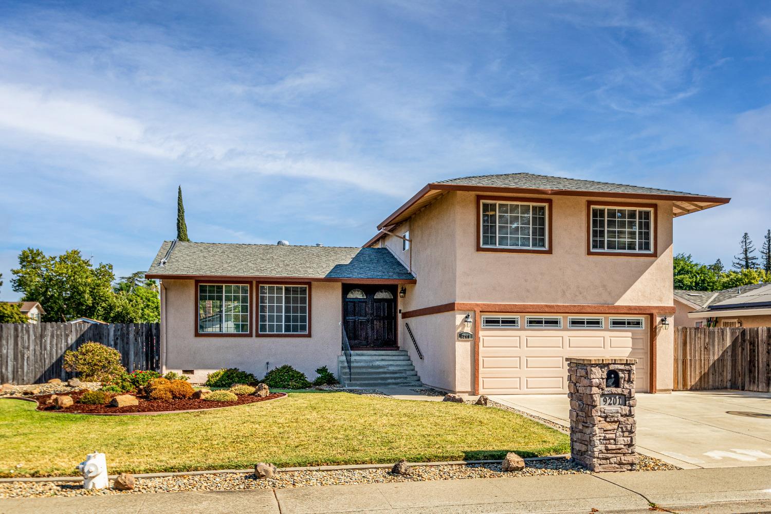 9201 Sungold Wy