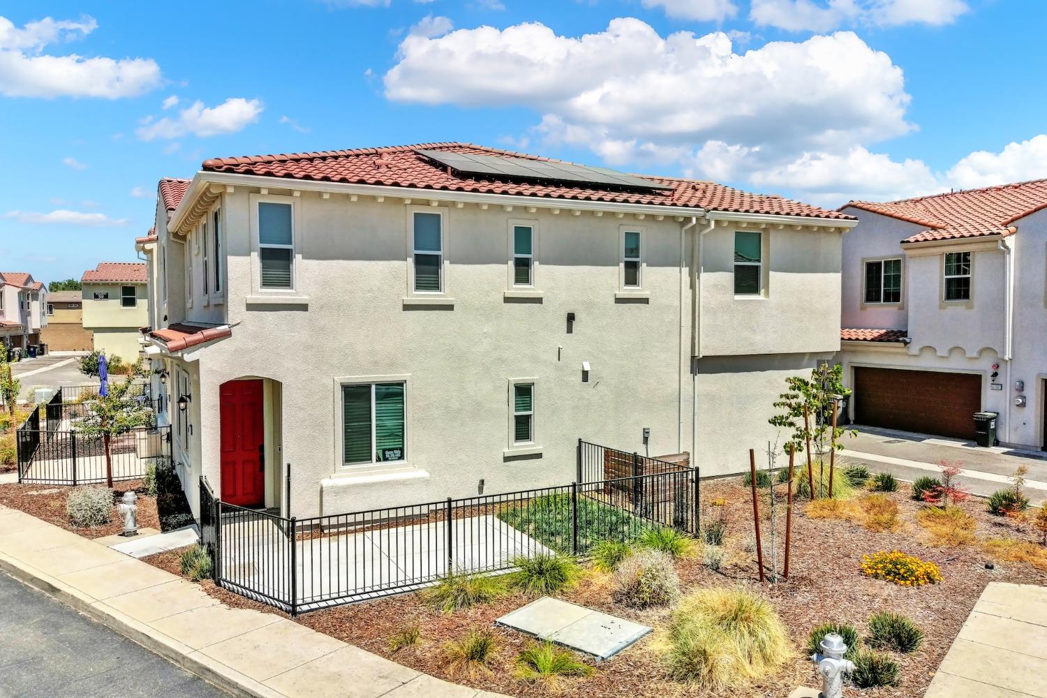 Detail Gallery Image 1 of 1 For 5301 E Commerce Way #54104,  Sacramento,  CA 95835 - 3 Beds | 2/1 Baths