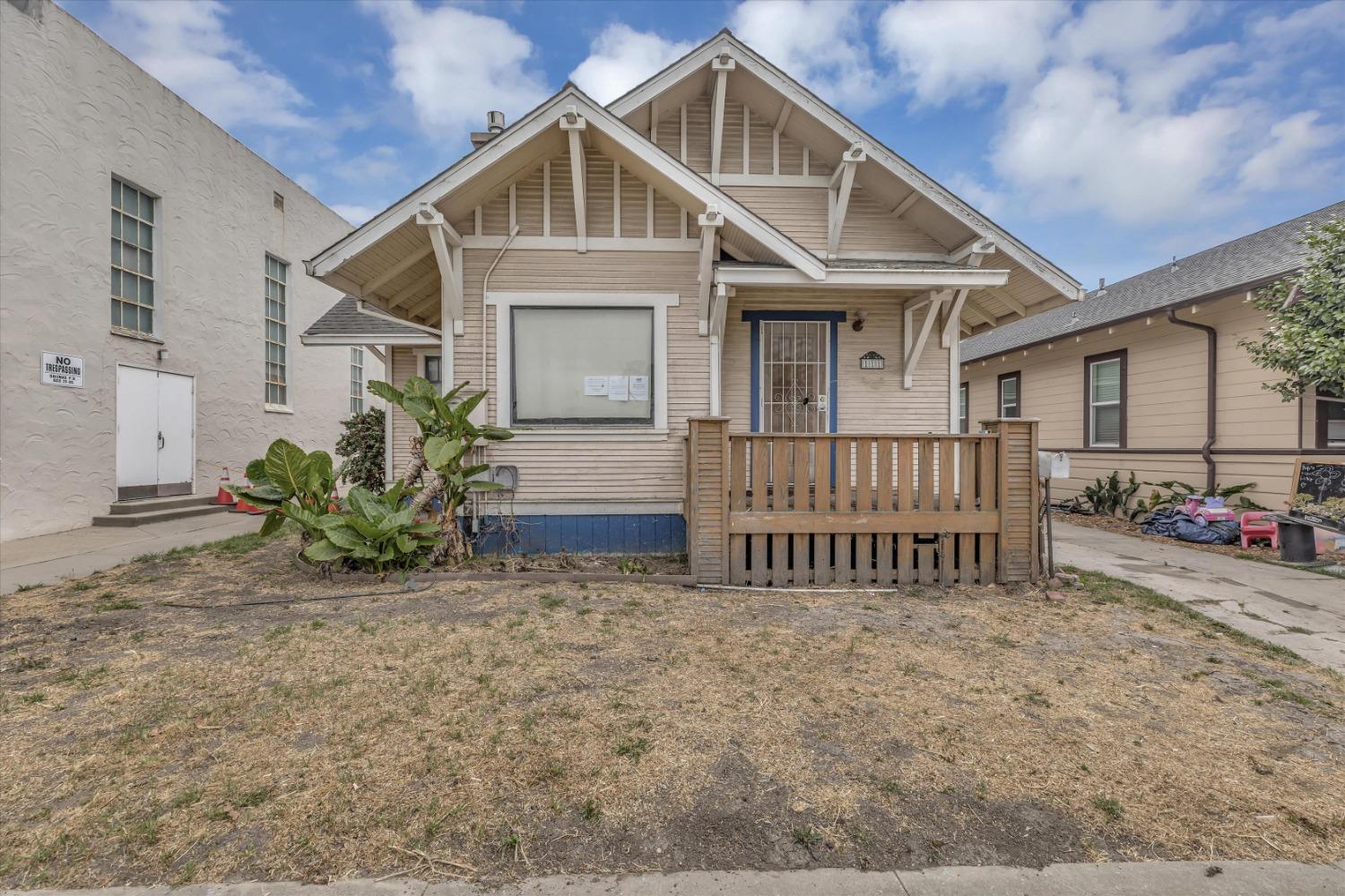Detail Gallery Image 2 of 31 For 111 W San Luis St, Salinas,  CA 93901 - 2 Beds | 1 Baths