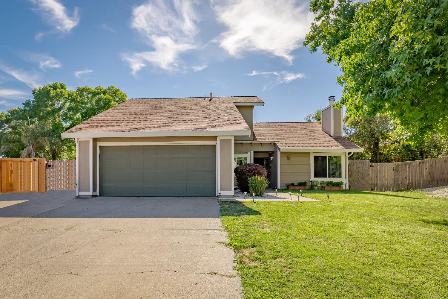 Photo of 6435 Waterfall Ct in Orangevale, CA
