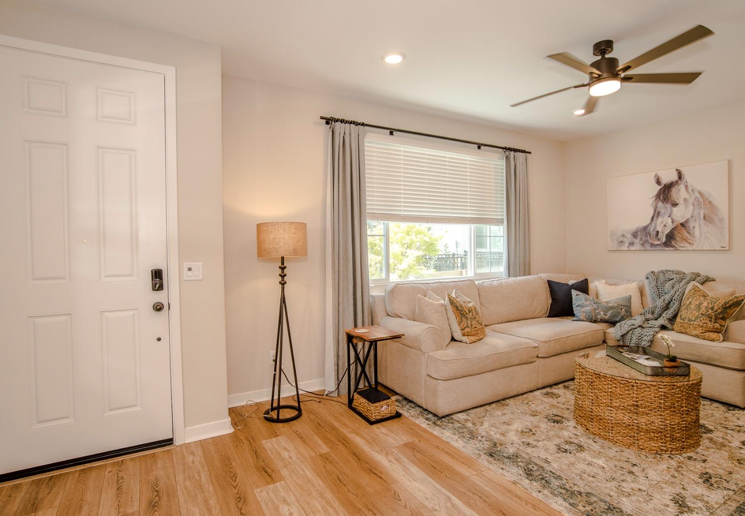 Detail Gallery Image 1 of 1 For 5301 E Commerce Way #52104,  Sacramento,  CA 95835 - 3 Beds | 2/1 Baths
