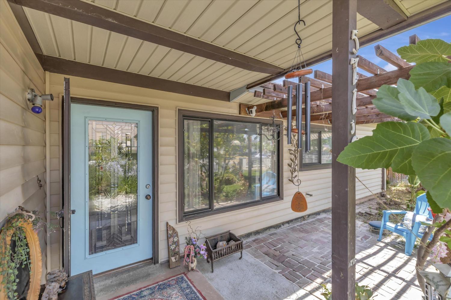 Photo of 5716 Georgia Dr in North Highlands, CA