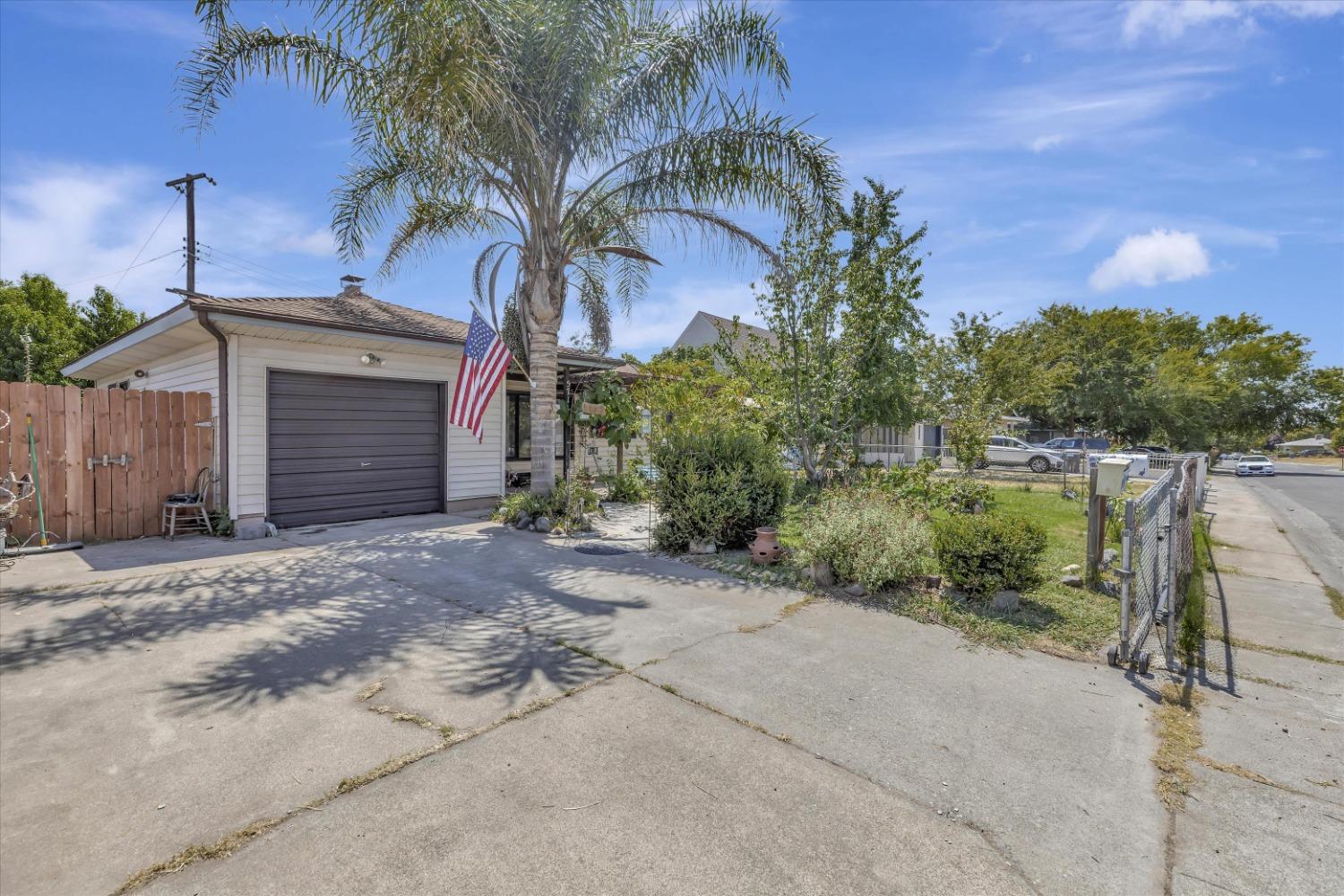 Photo of 5716 Georgia Dr in North Highlands, CA