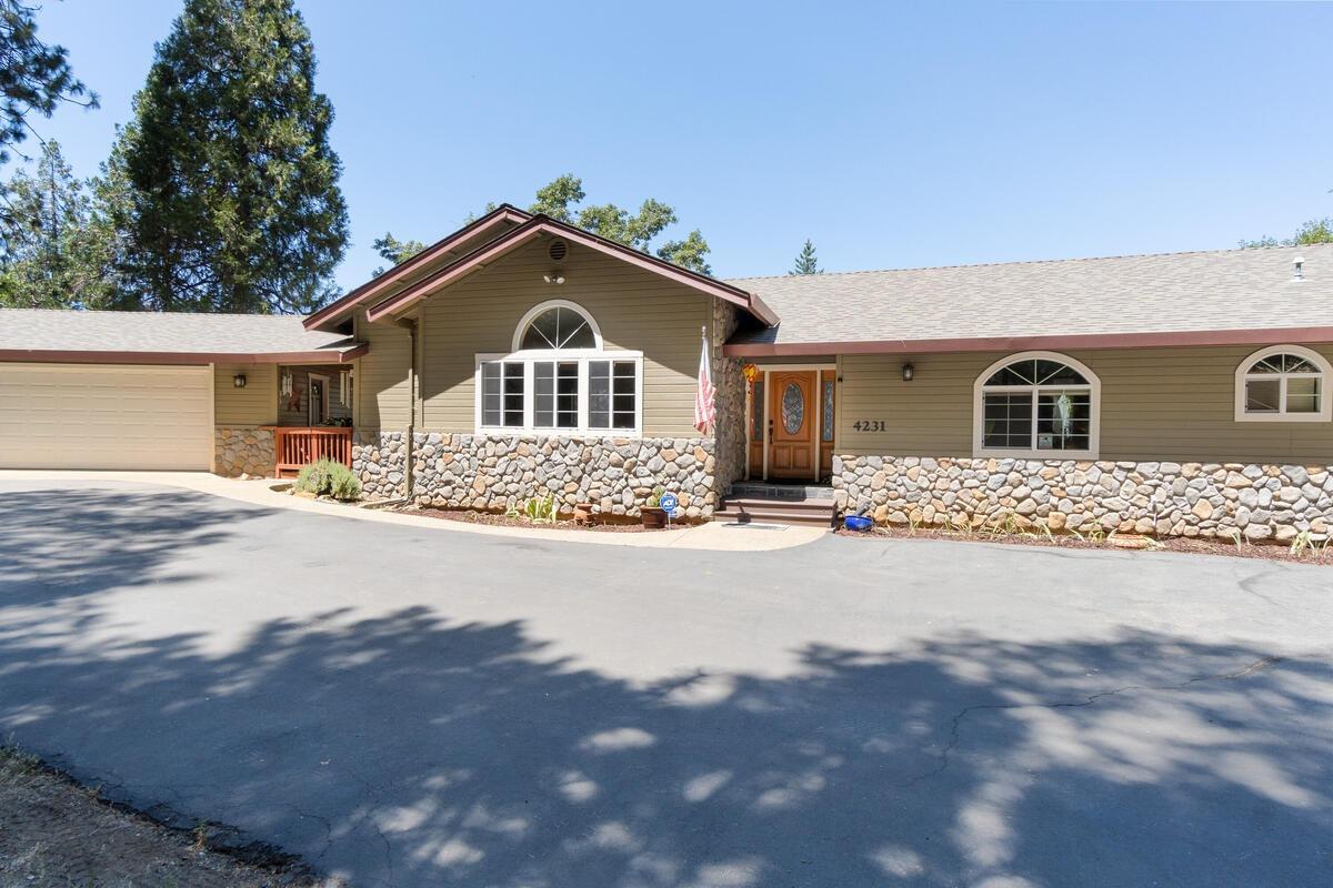 Photo of 4231 Barbaras Ct in Camino, CA