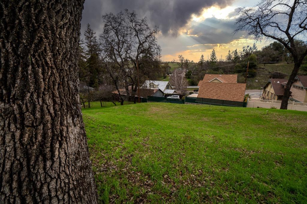 Photo of 86 Dennis St in Sutter Creek, CA