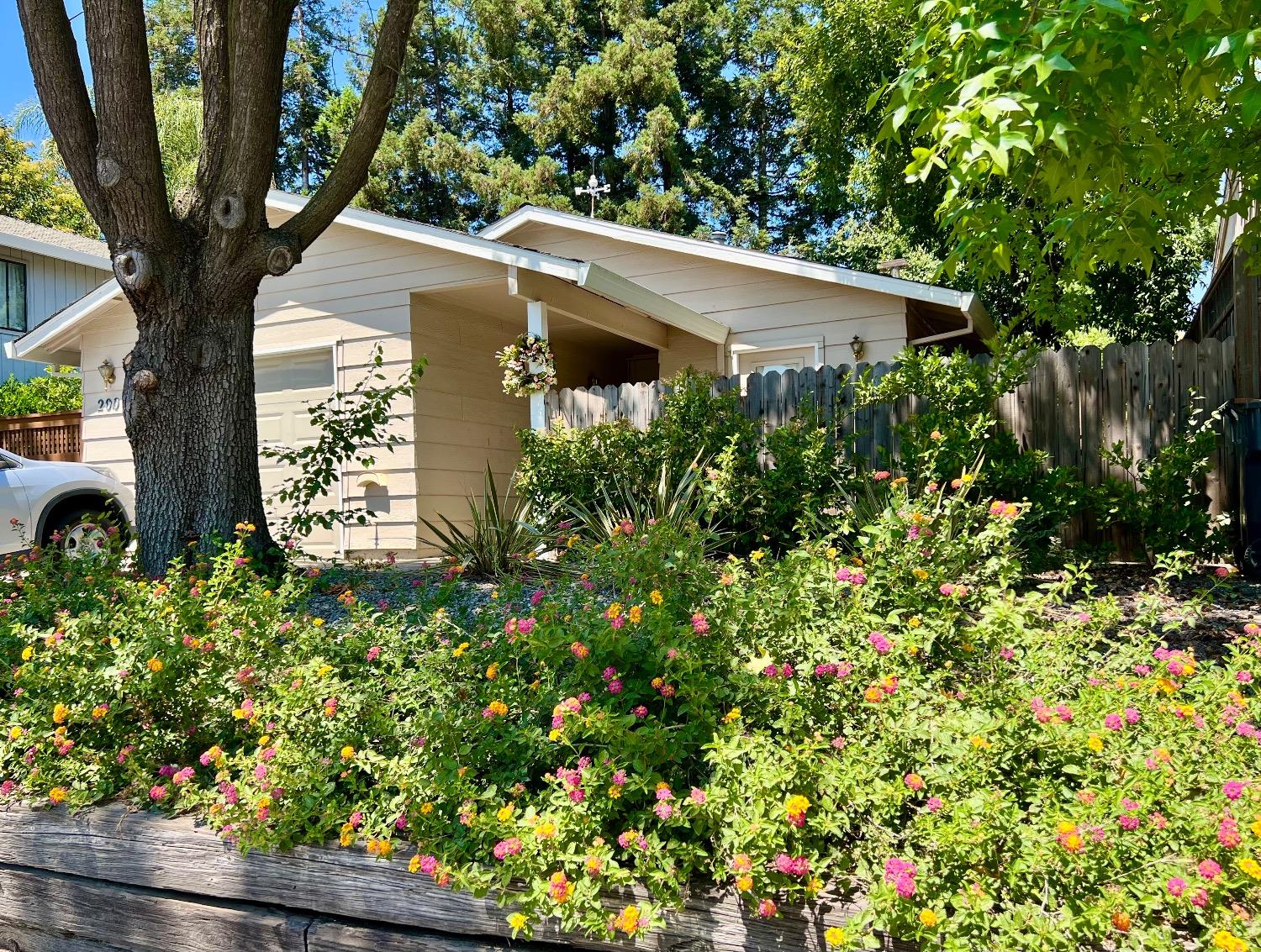 Photo of 2001 Humboldt Ave in Davis, CA