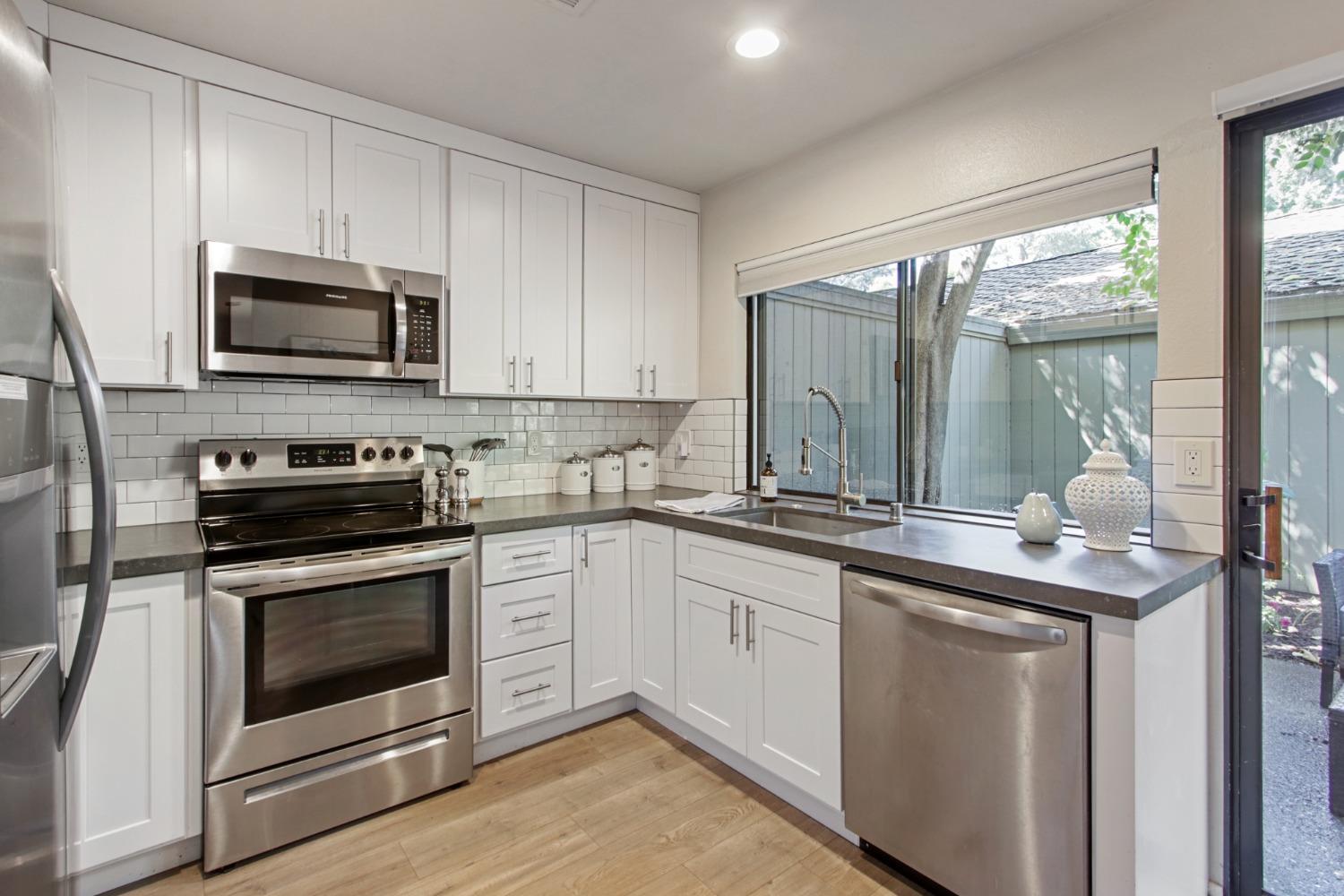 Photo of 1167 Vanderbilt Wy in Sacramento, CA