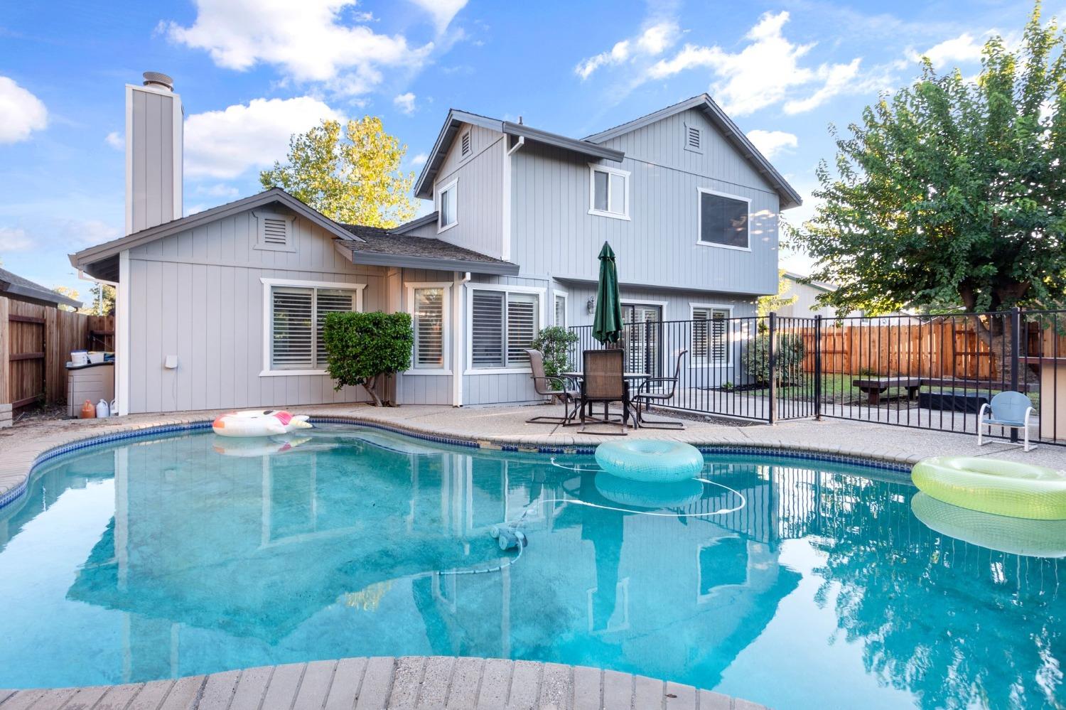 Photo of 1013 Betsy Ross Dr in Roseville, CA