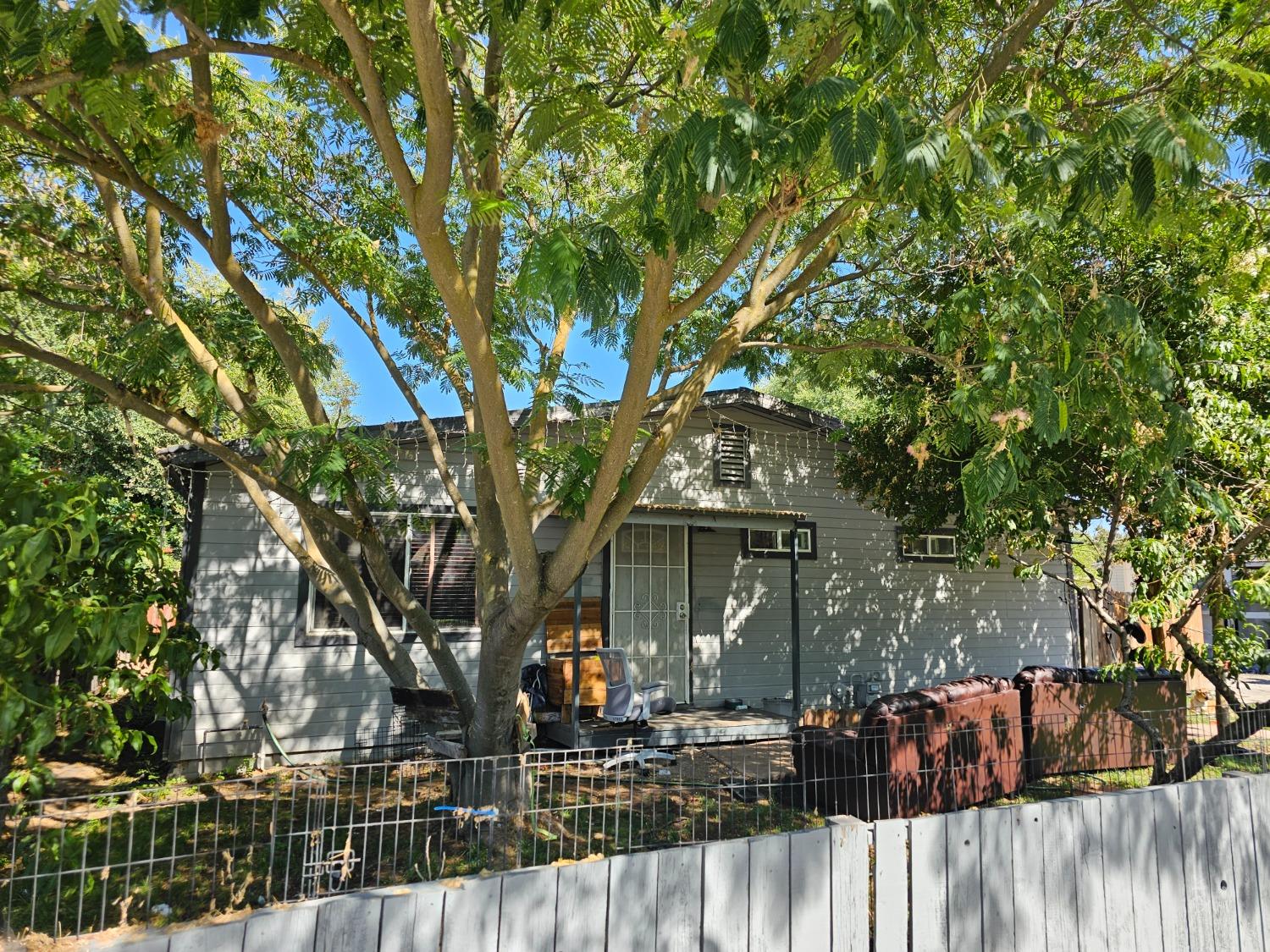 Photo of 6811 Woodbine Ave in Sacramento, CA