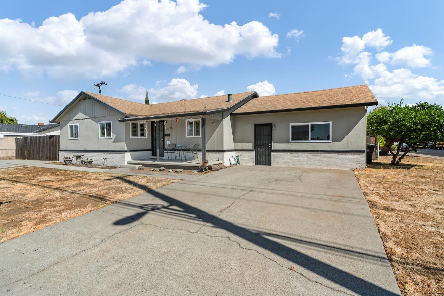 Photo of 931 E North St in Manteca, CA