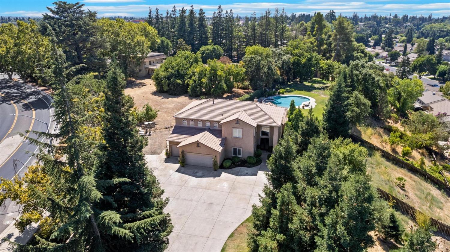 Photo of 6901 Prestwick Dr in Riverbank, CA