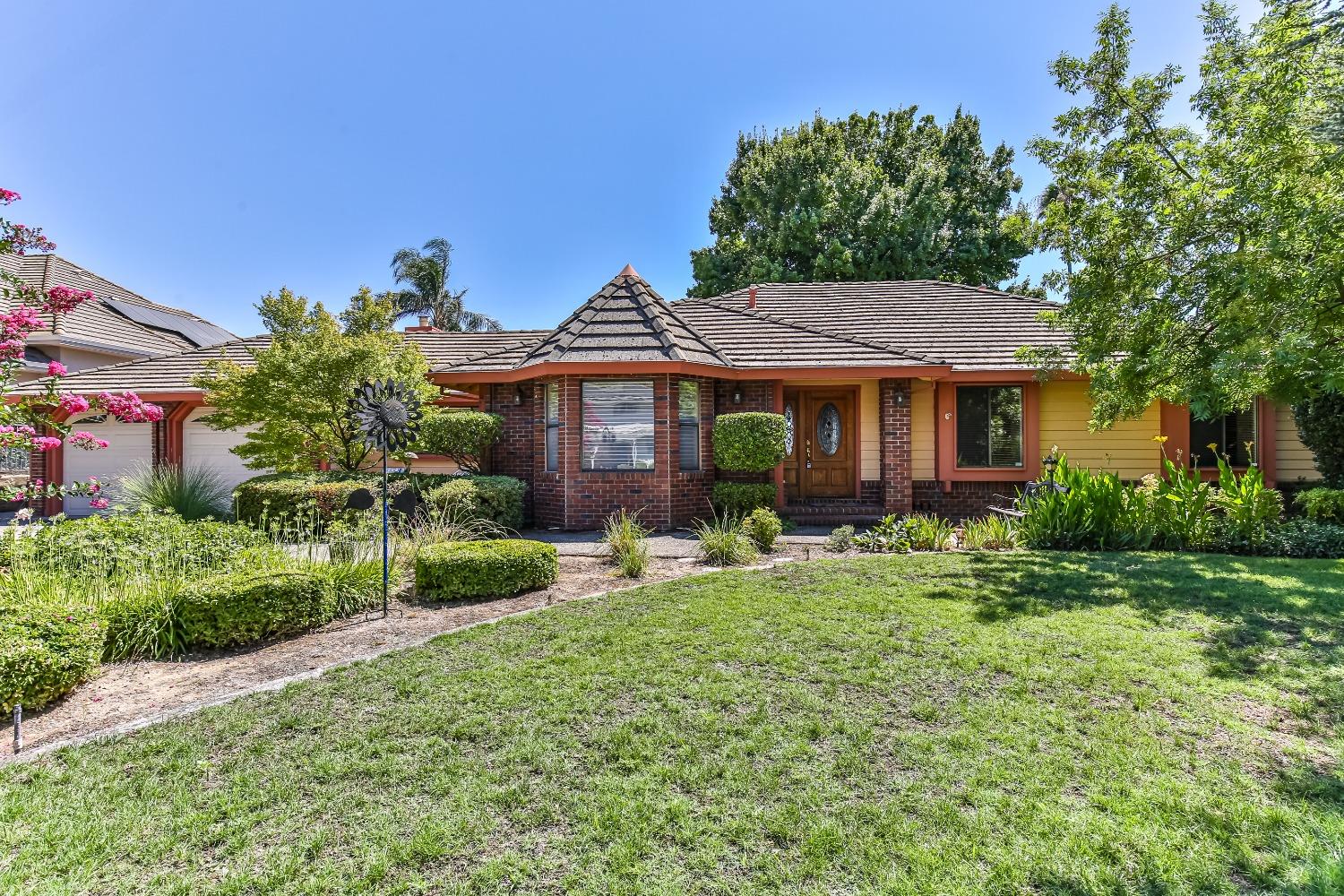 Photo of 8530 Emperor Dr in Fair Oaks, CA