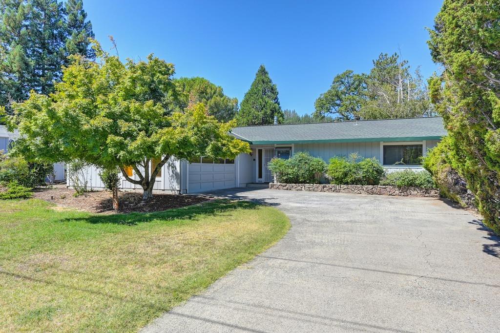 Photo of 24286 Green Valley Rd in Auburn, CA